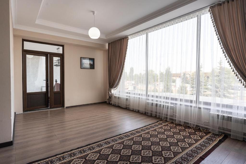 Muras Hotel Karakol Eksteriør bilde