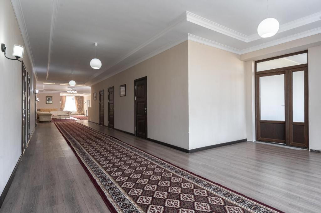 Muras Hotel Karakol Eksteriør bilde