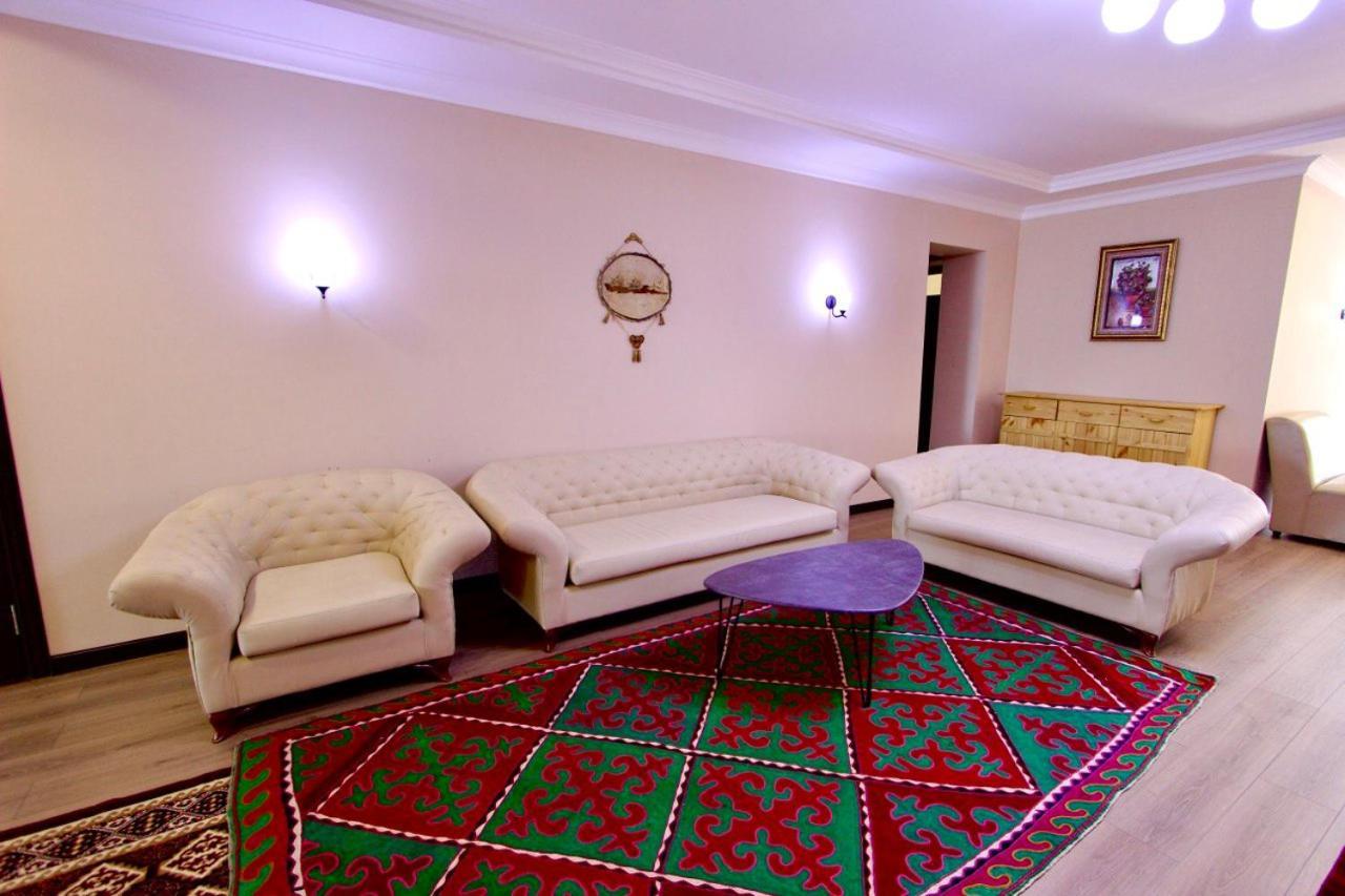 Muras Hotel Karakol Eksteriør bilde