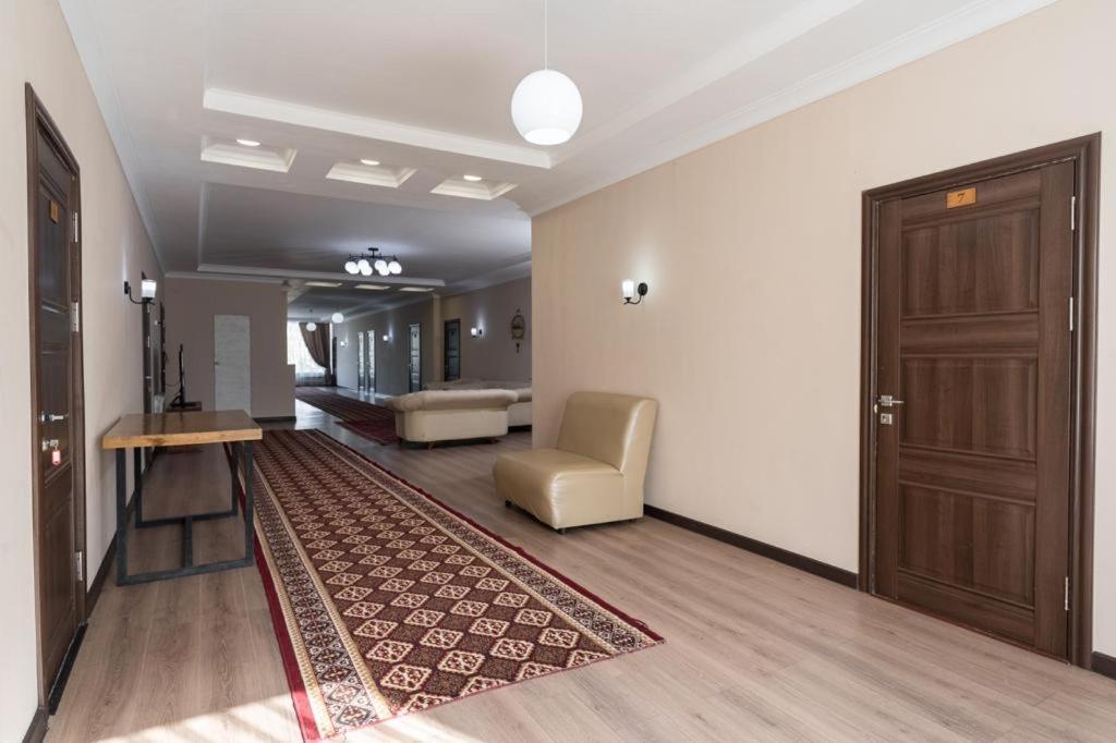 Muras Hotel Karakol Eksteriør bilde