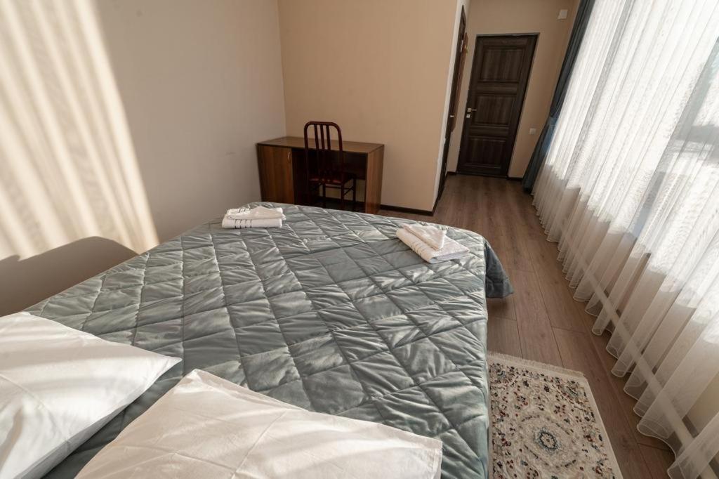 Muras Hotel Karakol Eksteriør bilde