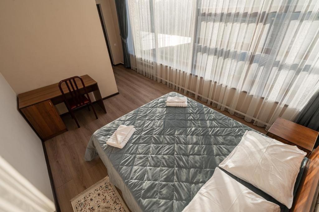 Muras Hotel Karakol Eksteriør bilde