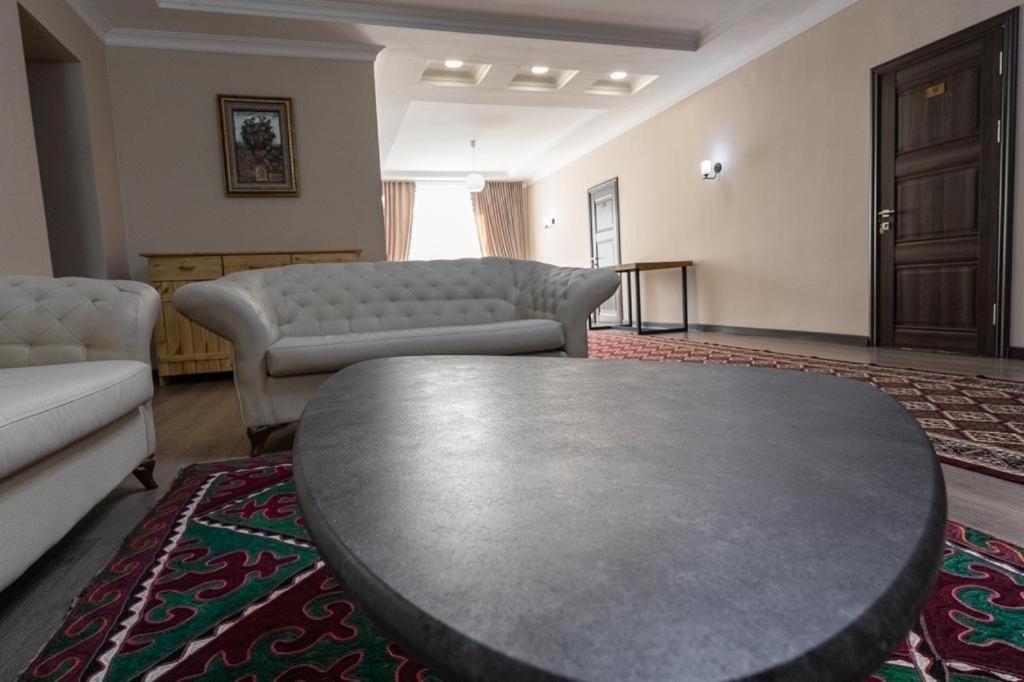 Muras Hotel Karakol Eksteriør bilde