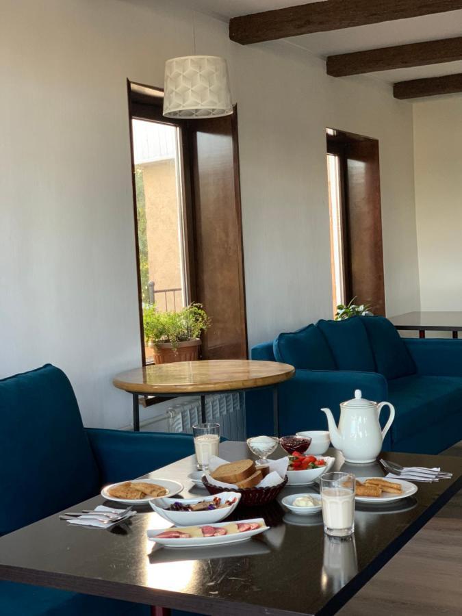 Muras Hotel Karakol Eksteriør bilde