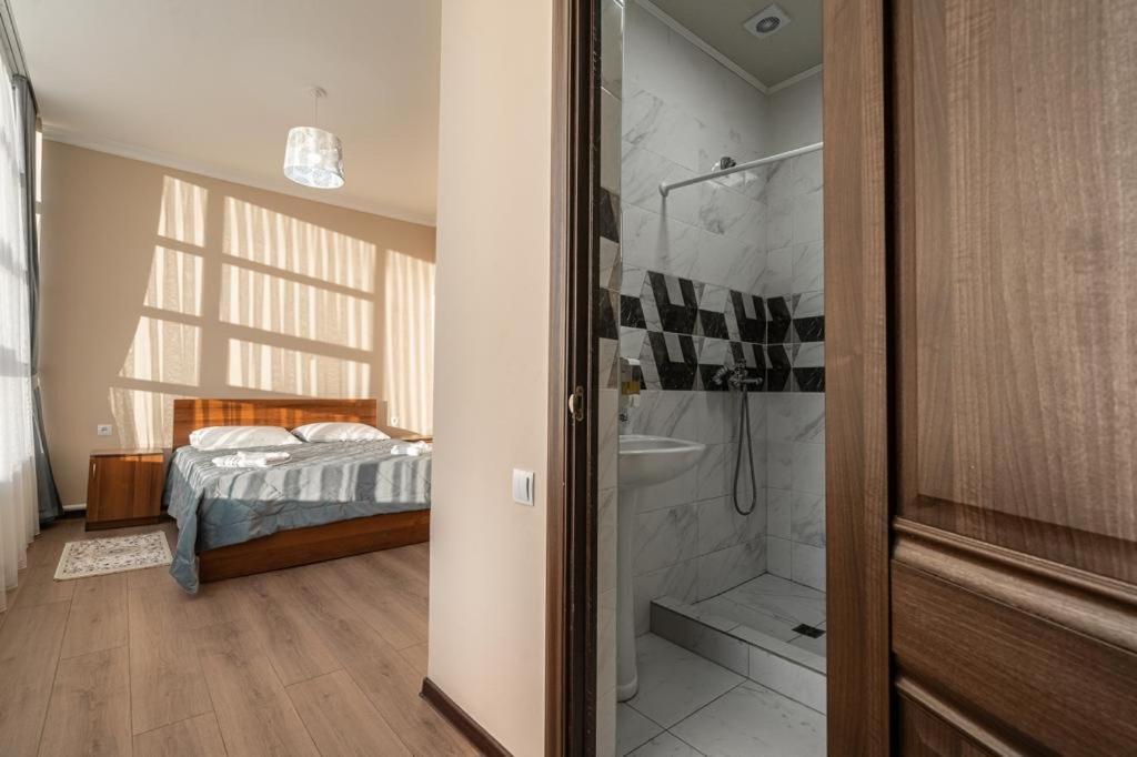 Muras Hotel Karakol Eksteriør bilde