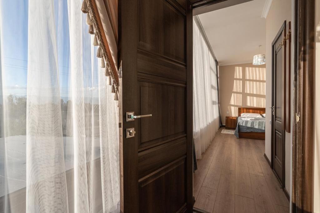 Muras Hotel Karakol Eksteriør bilde